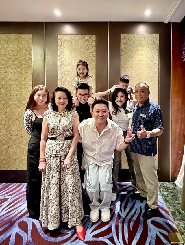 Hari Won bận việc riêng, vắng mặt trong bữa tiệc gia đình Trấn Thành - Hình 3