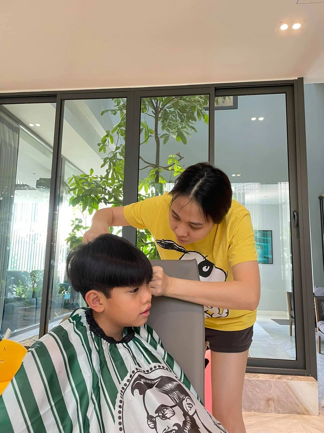 Hà Hồ khoe khoảnh khắc tình cảm của Kim Lý - Subeo khiến netizen ngưỡng mộ - Hình 8