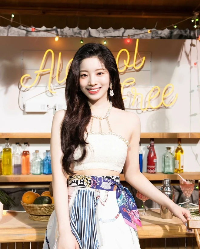 Dahyun (TWICE): Được 3 ông lớn để mắt, đóng chính ngay khi lấn sân diễn xuất - Hình 1