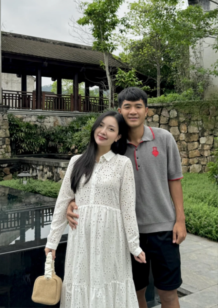 Hòa Minzy chặn họng Hà Đức Chinh, sắp lên chức bố nghe xong phải đứng hình - Hình 2