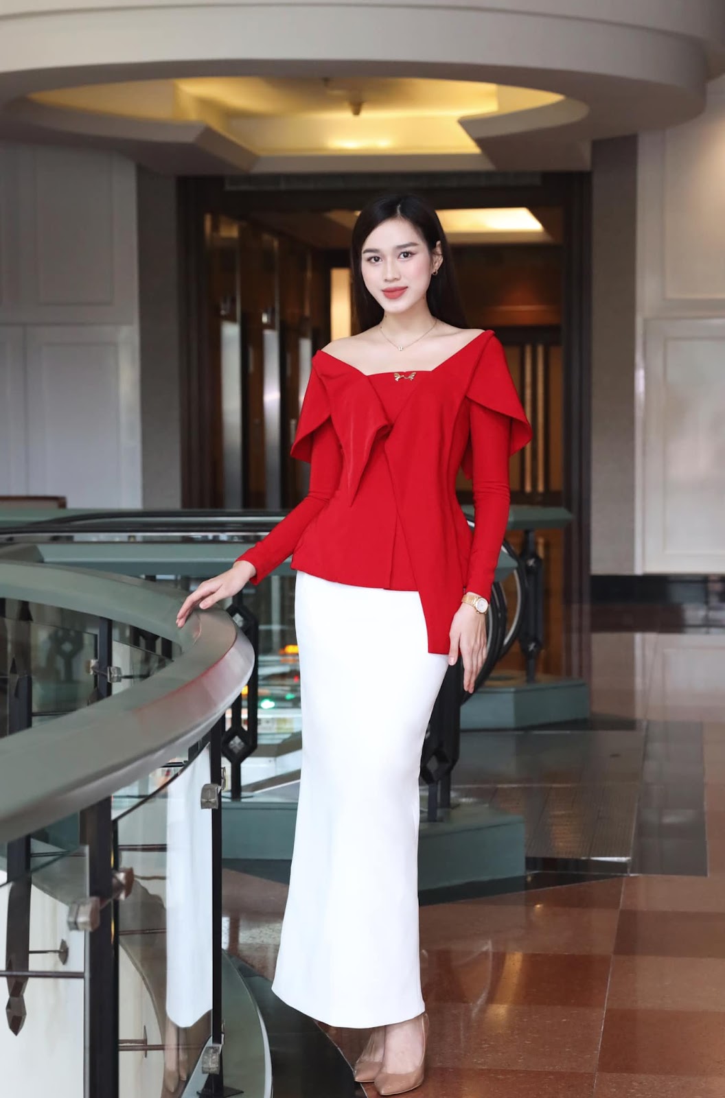 Hoa hậu Đỗ Thị Hà từng đi cấy, nay là bạn gái thiếu gia, CEO thẩm mỹ viện 5 sao - Hình 4