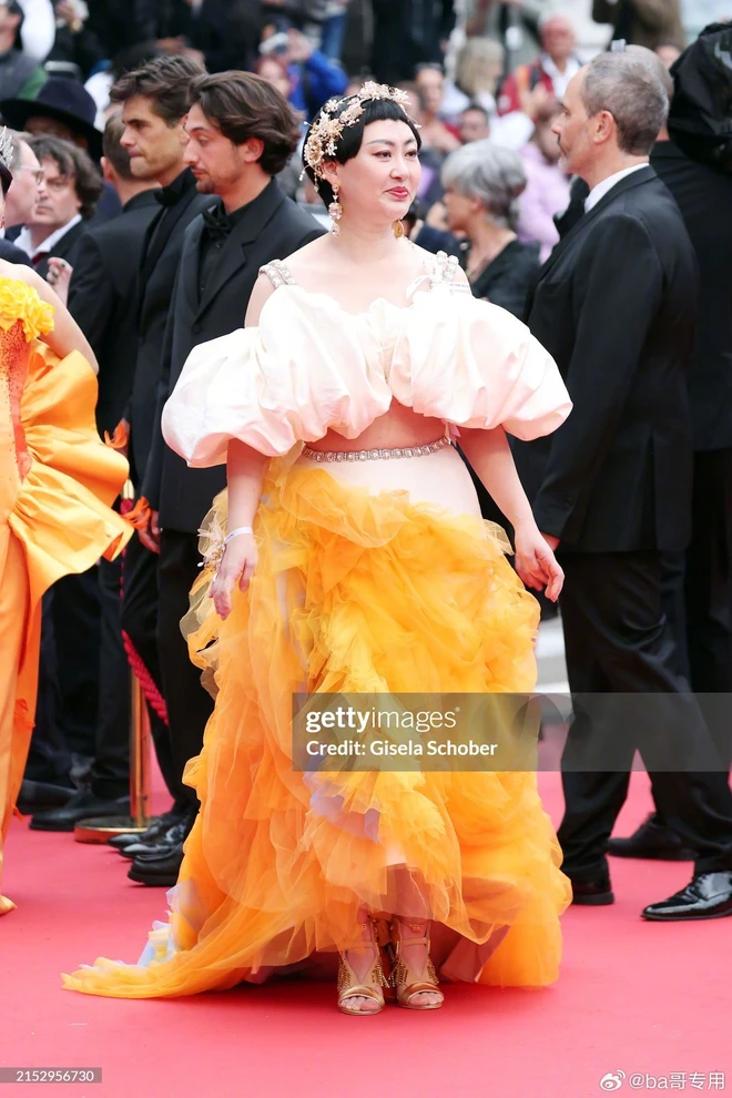 Kendall Jenner bị réo tên giữa tâm điểm LHP Cannes, fan cần rửa mắt lập tức - Hình 5