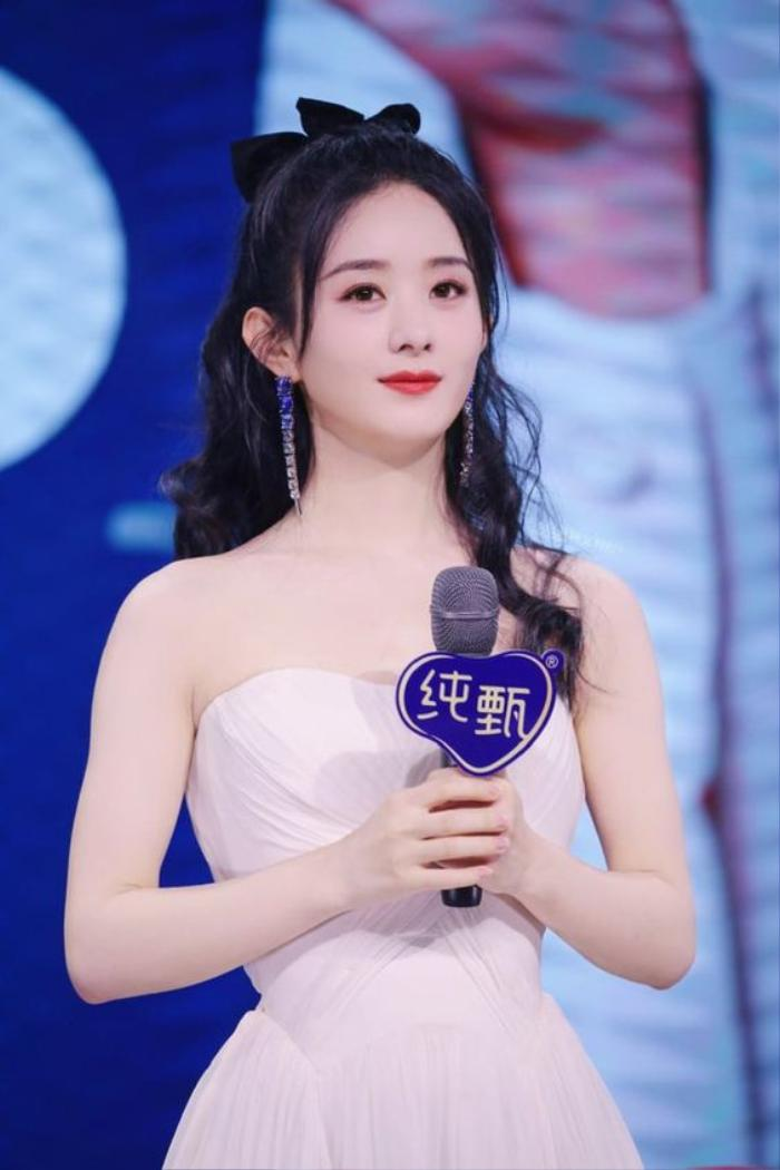 Triệu Lệ Dĩnh qua lại đàn ông có gia đình, nhà trai ăn đứt Phùng Thiệu Phong? - Hình 1