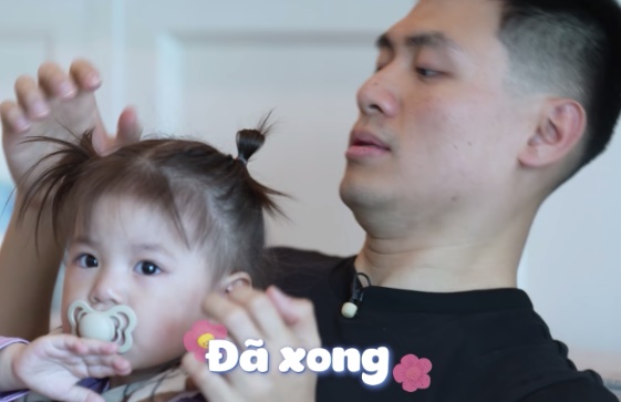 Pam Yêu Ơi la hét, khóc ăn vạ, ba Long đành để con rửa tay bằng nước mắt - Hình 9