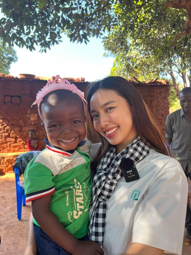 Lôi Con vừa gặp Thuỳ Tiên đã bị Quang Linh dọa đuổi về Angola, phản ứng siêu hài - Hình 6