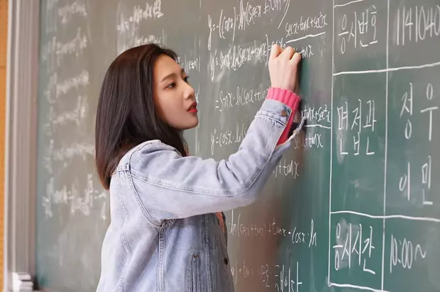 Joy: Mỹ nhân gợi cảm nhất Red Velvet, át BLACKPINK về độ xôi thịt - Hình 8