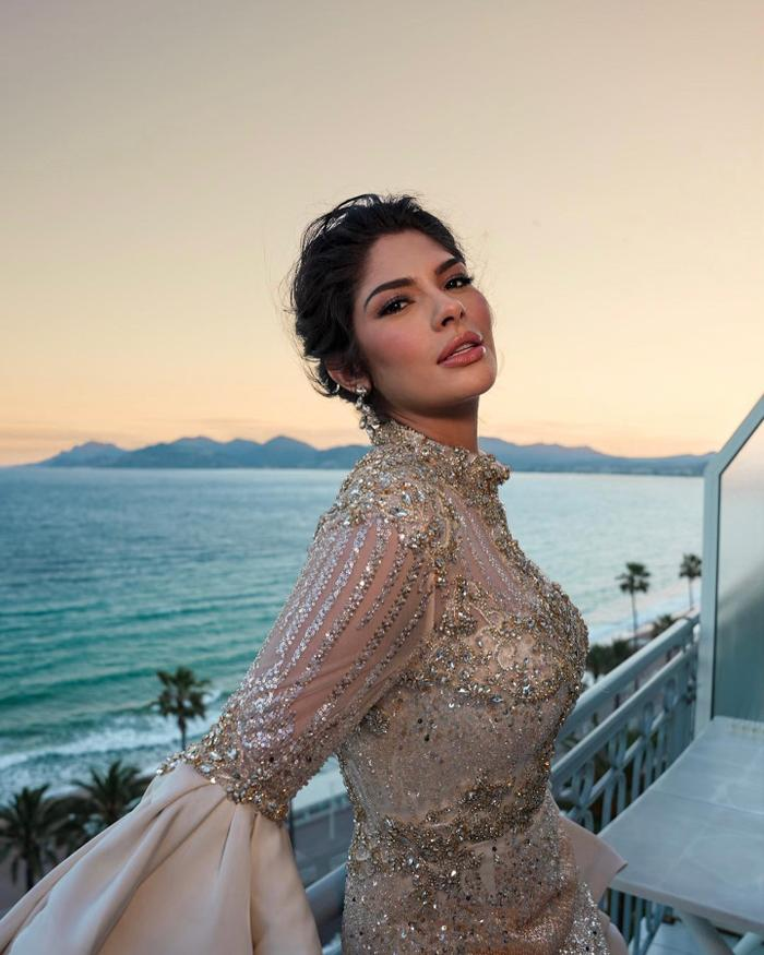 Miss Universe 2023 bị chê sến sẩm khi dự Cannes, thua xa con cưng Mr. Nawat - Hình 2