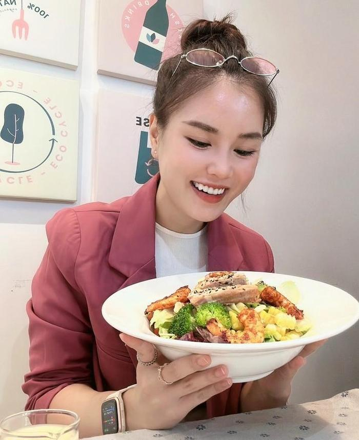 Thu Nhi Eat Clean: TikToker 9X sở hữu bí kíp gây cười, hút triệu view gây sốt - Hình 5