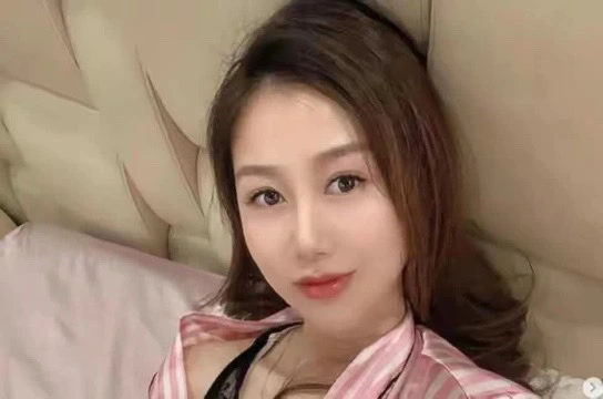 Chồng cũ Chương Tử Di thừa nhận hẹn hò mỹ nữ Tân Cương, ra sức bảo vệ tình trẻ - Hình 3