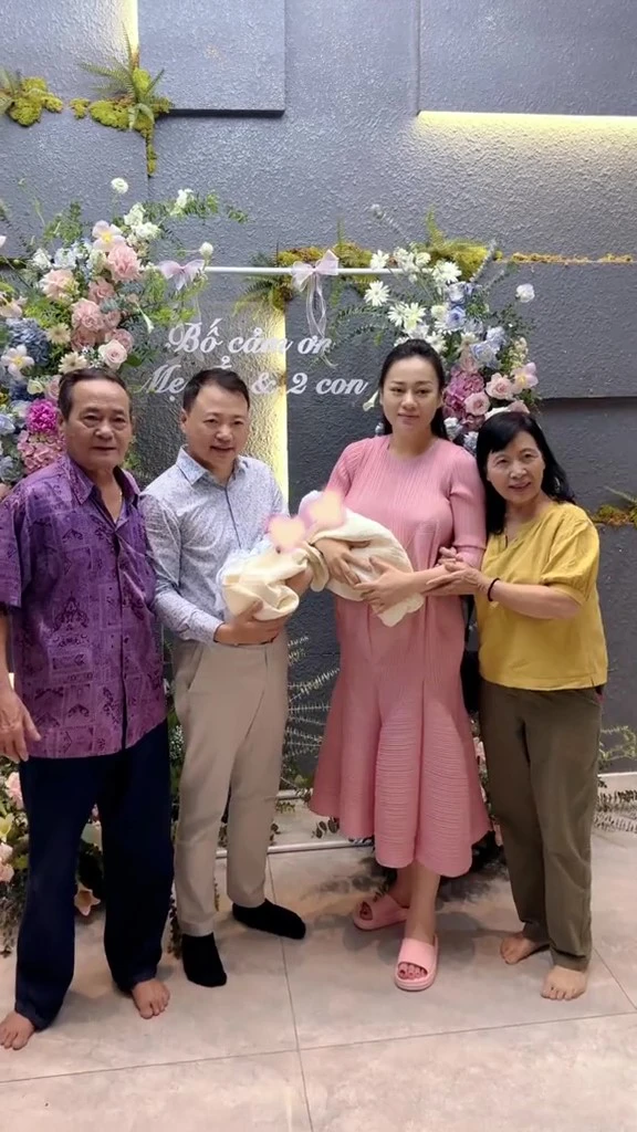 Phương Oanh vừa về sau sinh đã khóc nức nở, Shark Bình ẩn ý con riêng con chung - Hình 3