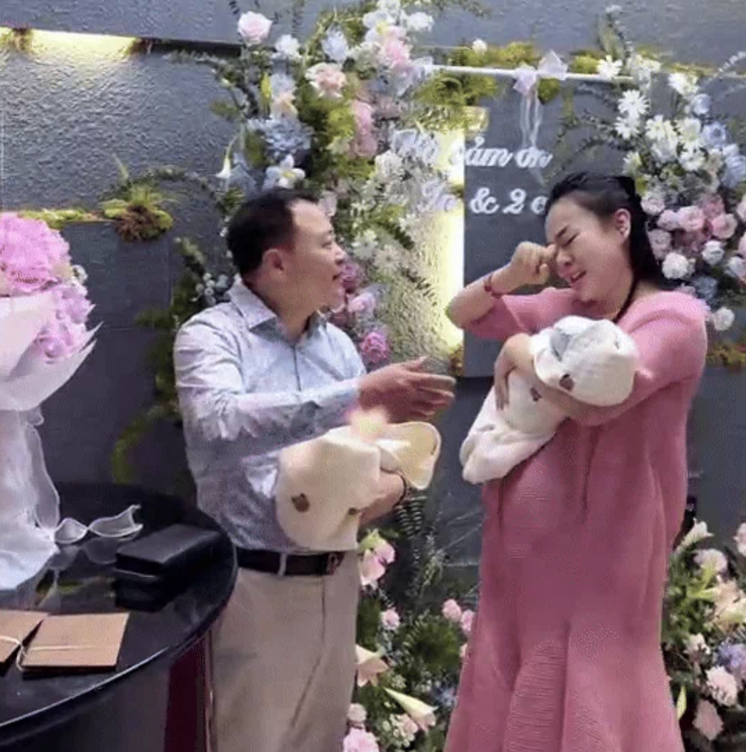 Phương Oanh vừa về sau sinh đã khóc nức nở, Shark Bình ẩn ý con riêng con chung - Hình 5