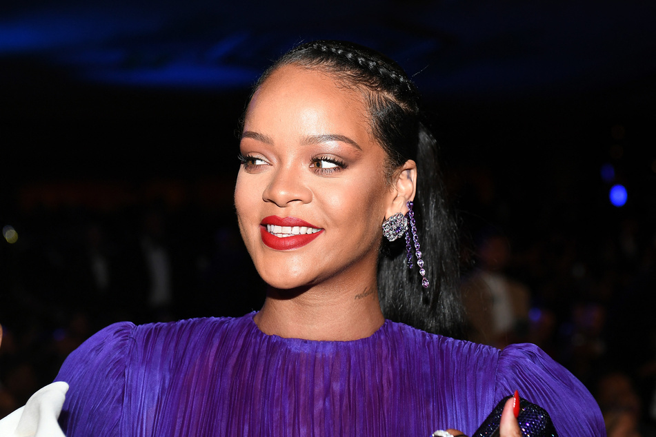 Rihanna livestream chốt đơn trên ứng dụng Trung Quốc, chấn động giới mộ điệu - Hình 6