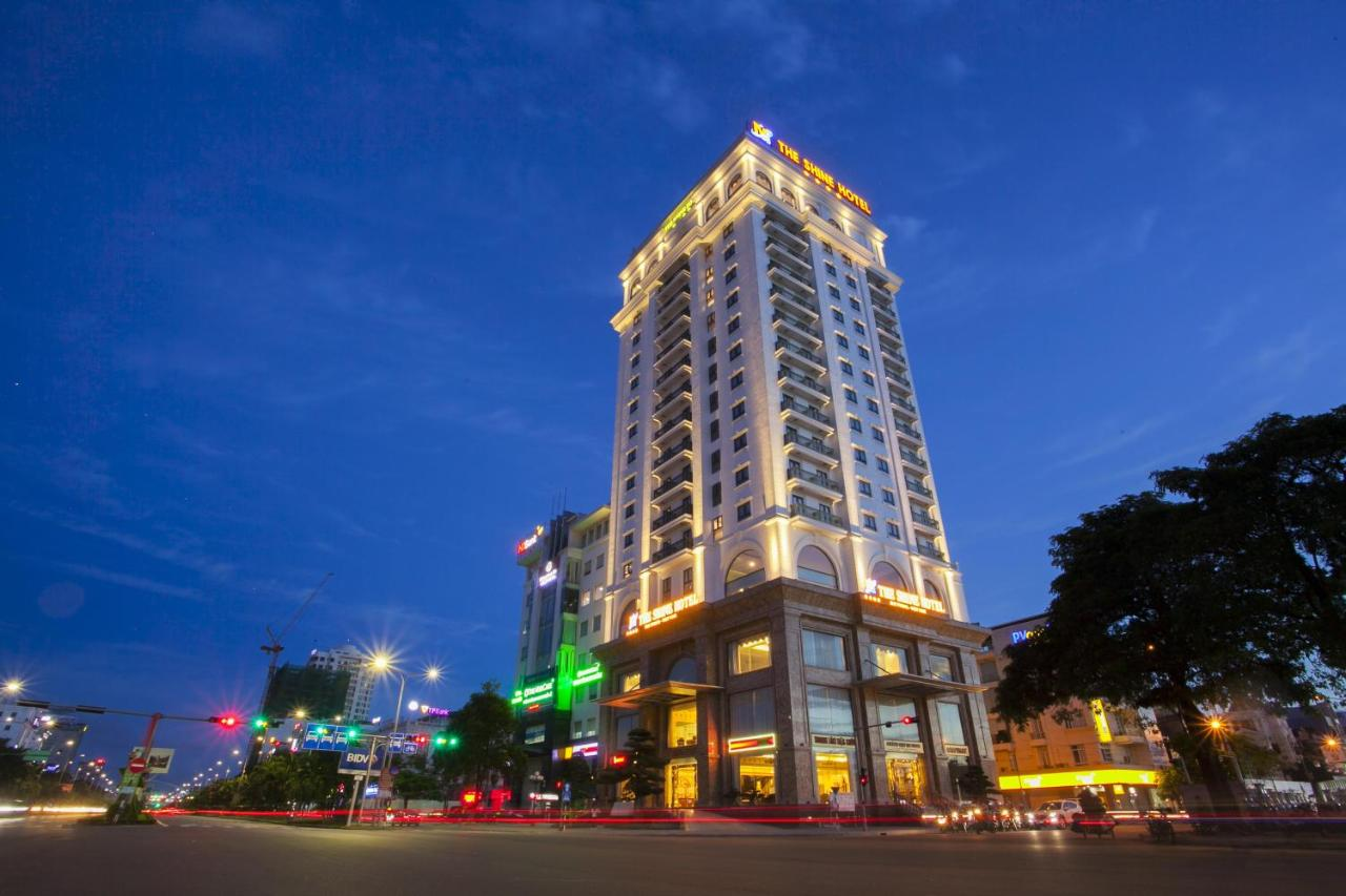 Khách sạn phá tổ ong, người đi đường bị đốt tơi bời, cảnh tưởng cấp cứu kinh hãi - Hình 5