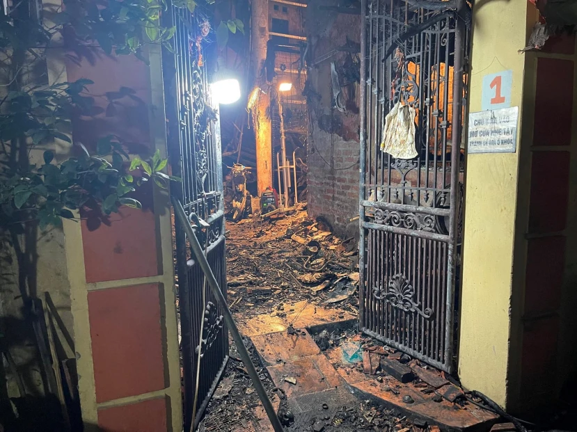 Vụ cháy ở Trung Kính: Cô gái thoát nạn nhờ đi chơi về muộn, bị chủ nhà khóa cổng - Hình 1