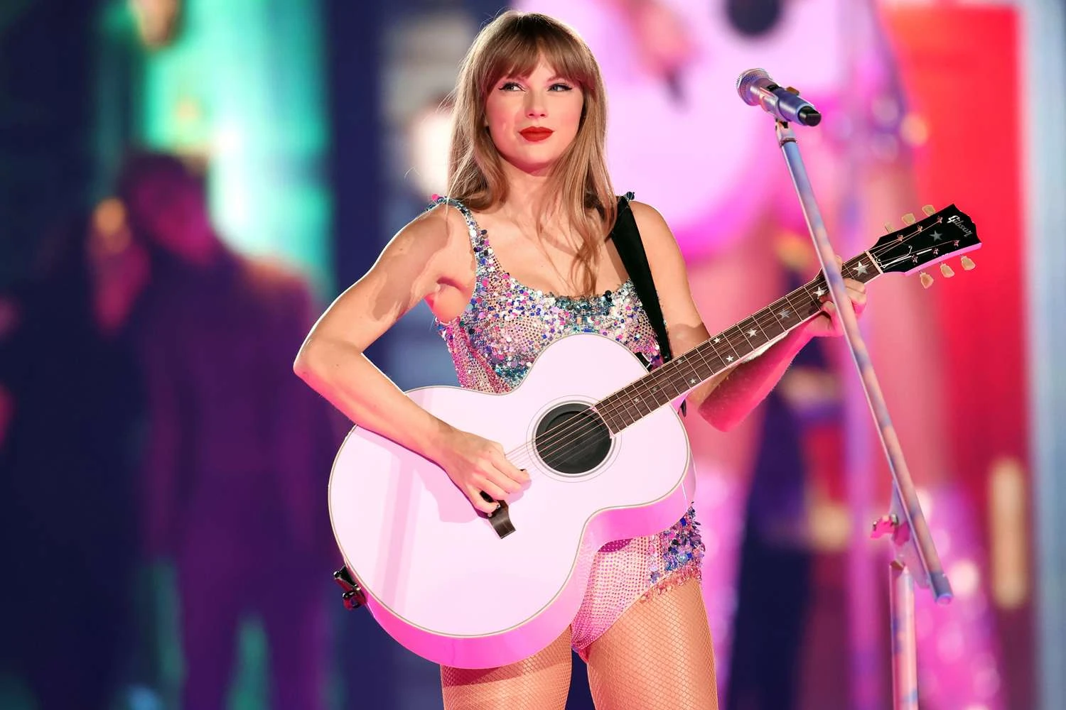 Taylor Swift vượt mặt Billie Eilish, đáp trả bất ngờ khi bị đàn em nói xấu - Hình 1