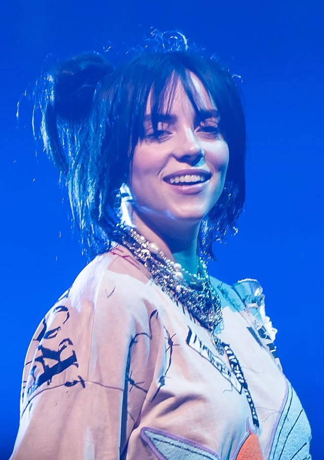 Taylor Swift vượt mặt Billie Eilish, đáp trả bất ngờ khi bị đàn em nói xấu - Hình 3