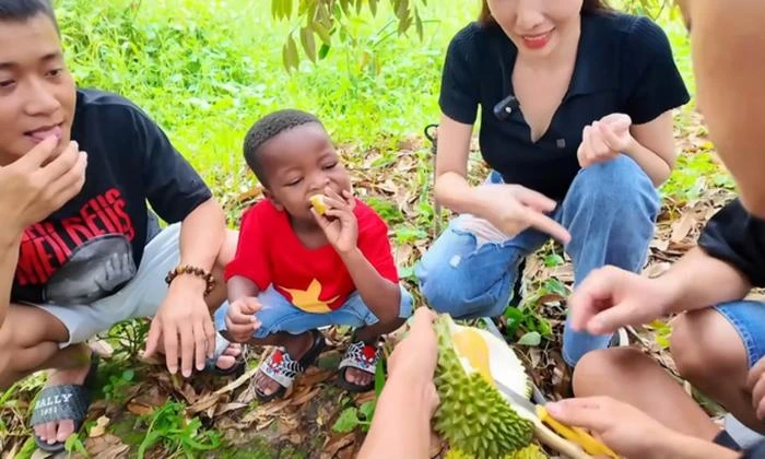 Lôi Con lần đầu ăn thử bánh trứng, biểu cảm muốn nôn làm Hằng Du Mục khóc thét - Hình 11