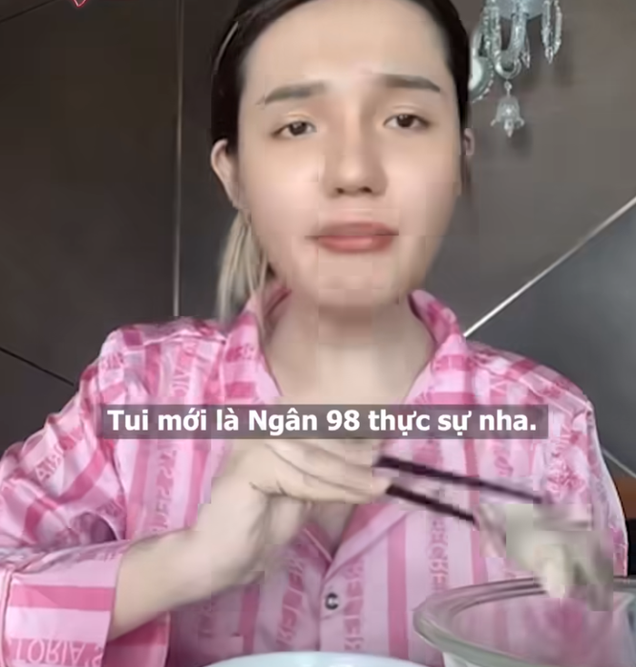 Em trai chuyển giới Ngân 98 sao chép chị gái, chuyện trọng đại cũng bắt chước - Hình 4
