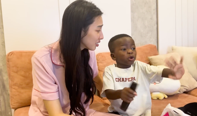 Hoa hậu Thuỳ Tiên dẫn Lôi Con về nhà, thái độ của bố nàng hậu gây chú ý - Hình 6