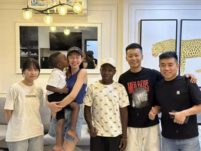 Lôi Con bị gái xinh dụ dỗ dắt đi, Quang Linh tra hỏi thì đáp trả chấn động - Hình 3