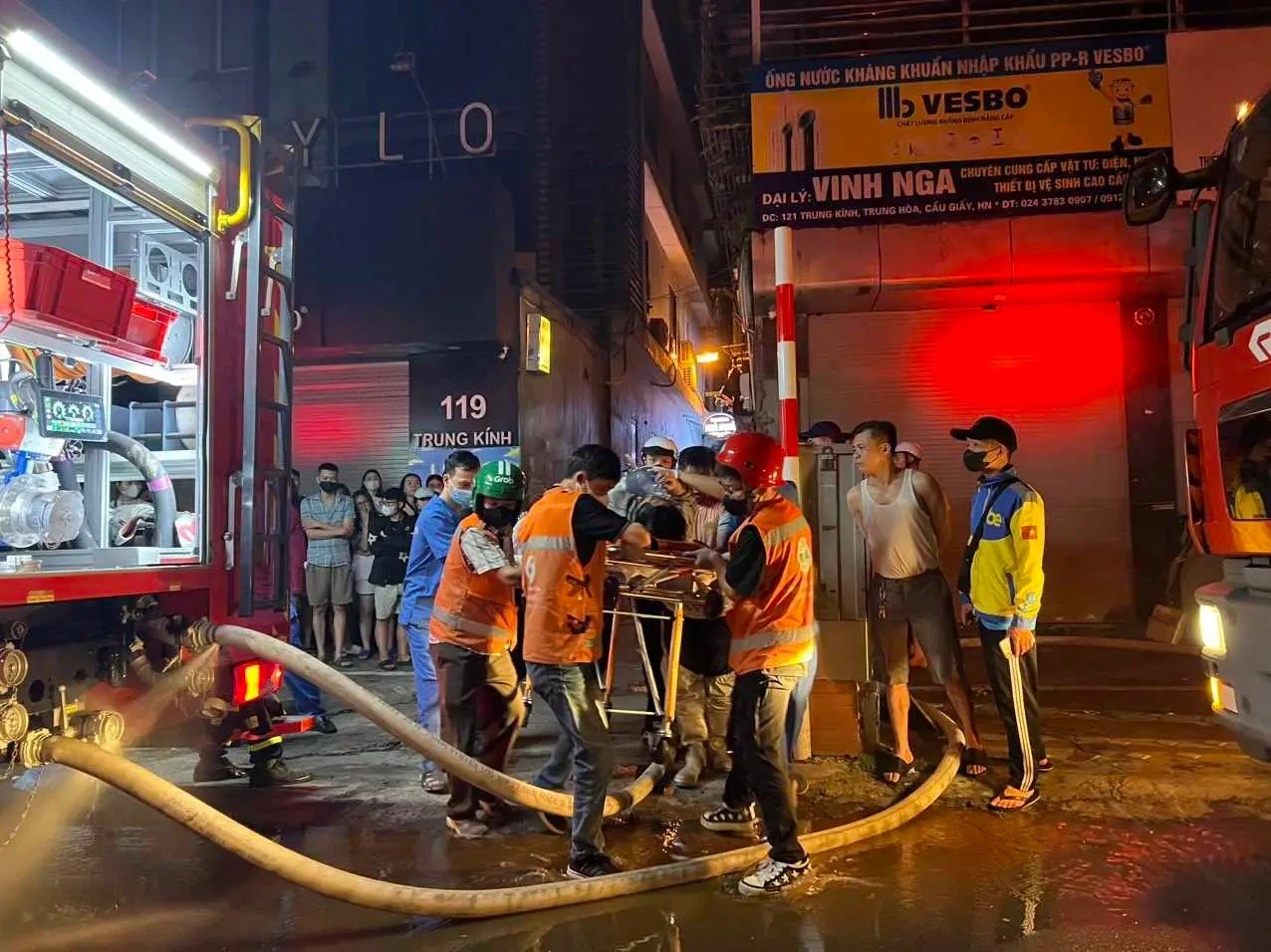 Thêm một nhà trọ cháy ở Hà Nội lúc sáng sớm, người dân leo tường kêu cứu - Hình 3