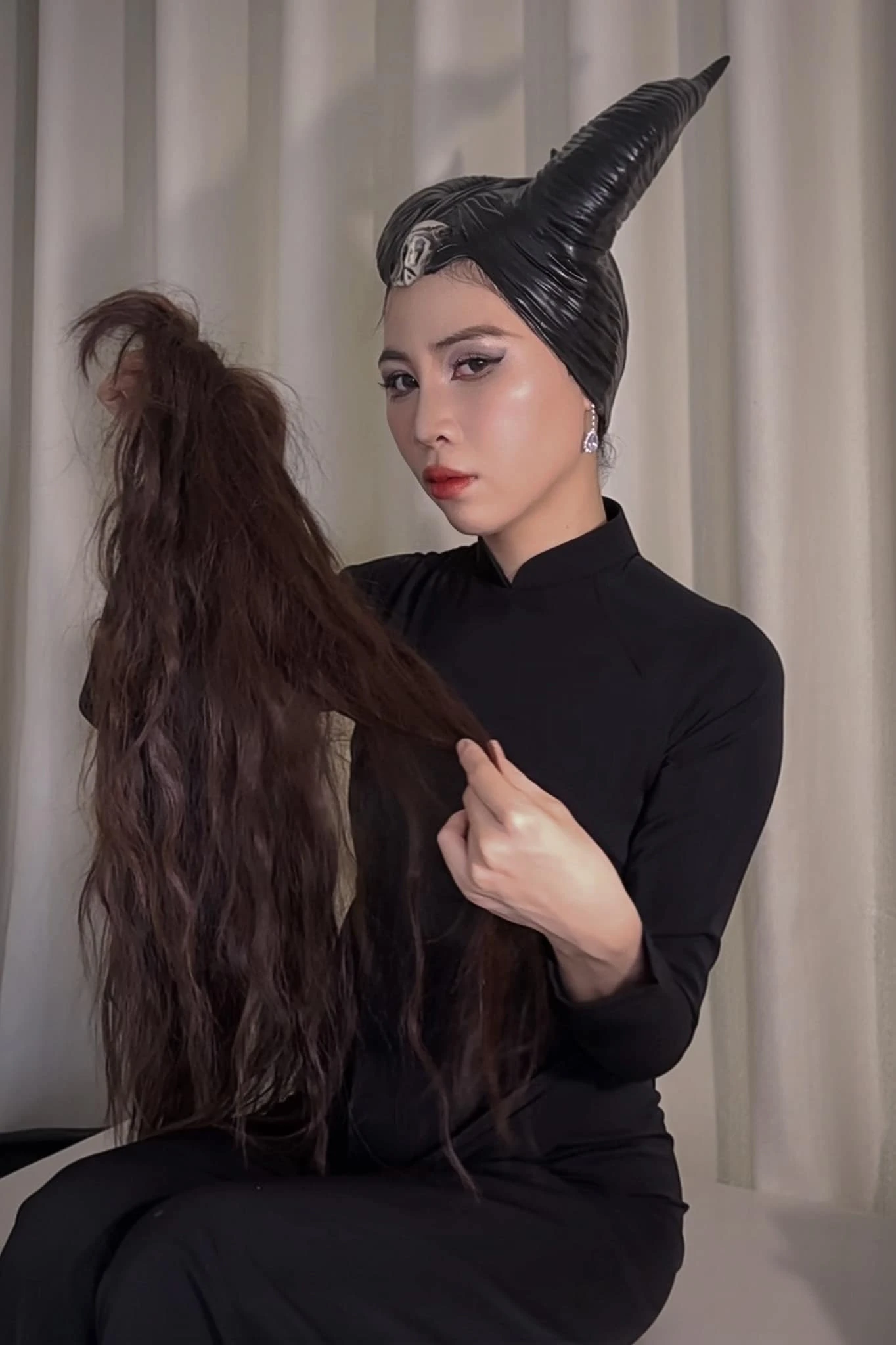 Thơ Nguyễn mang dép 6 triệu đi rẫy, mẹ ruột cũng không cảm nổi gu thời trang - Hình 2
