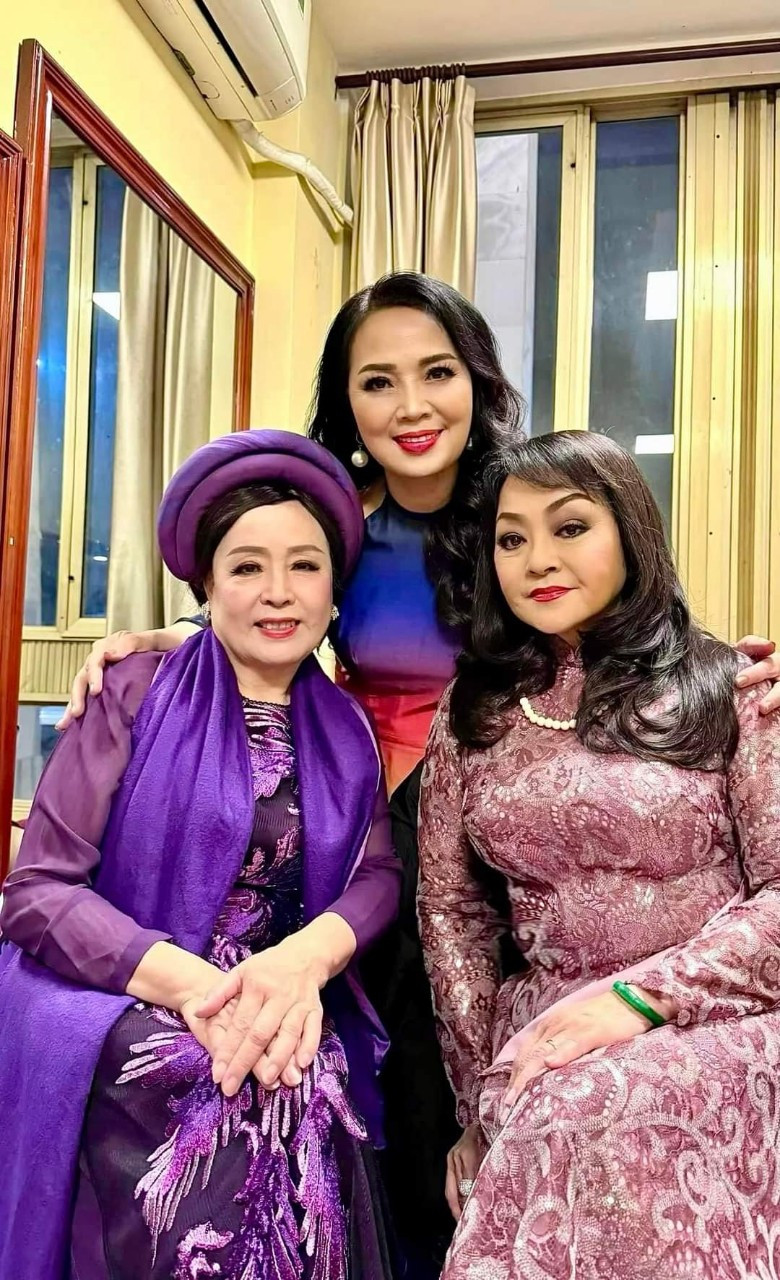 Chí Trung thư giãn bên bạn gái, con trai NSND Trần Nhượng khoe nàng thơ - Hình 2