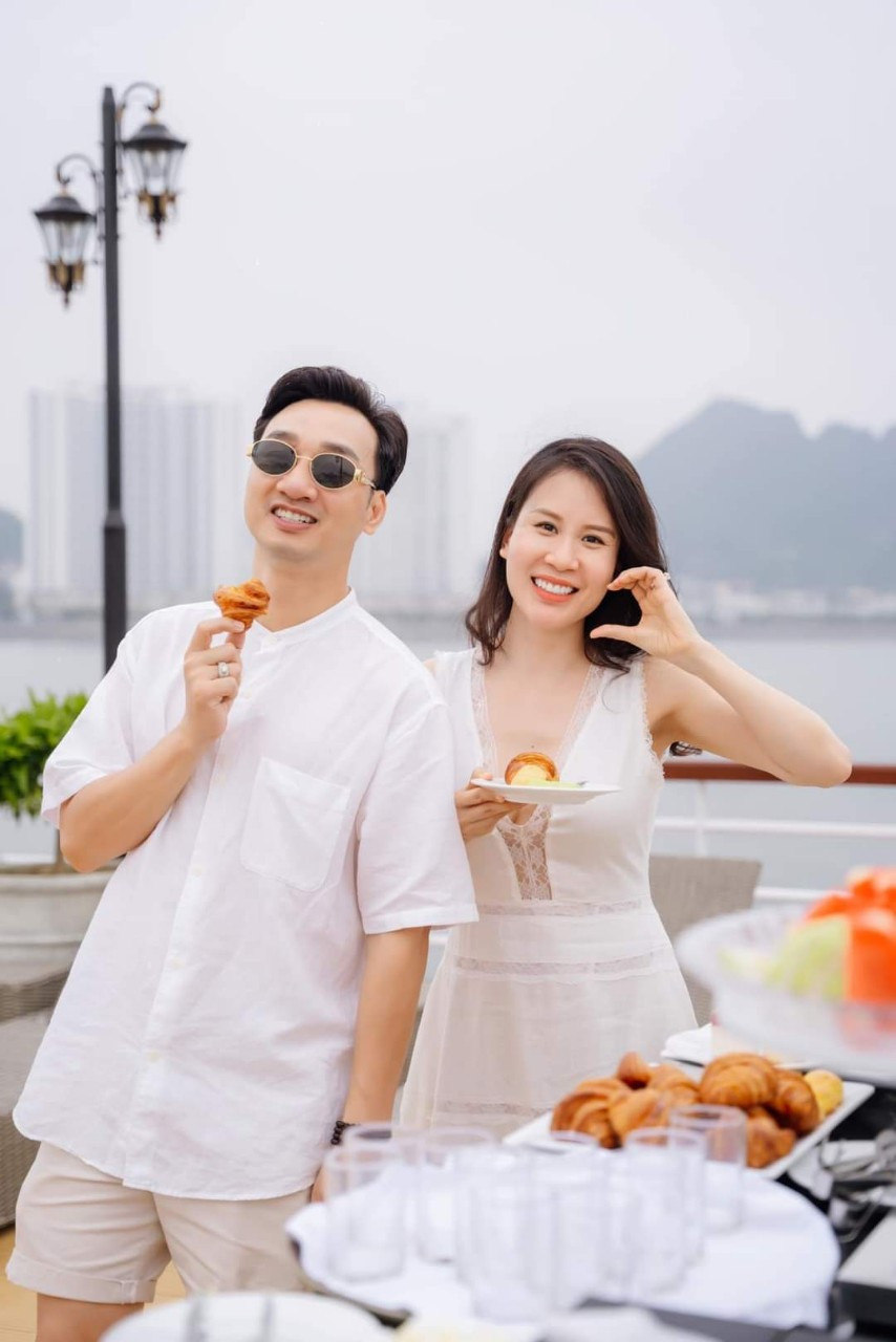 Chí Trung thư giãn bên bạn gái, con trai NSND Trần Nhượng khoe nàng thơ - Hình 10