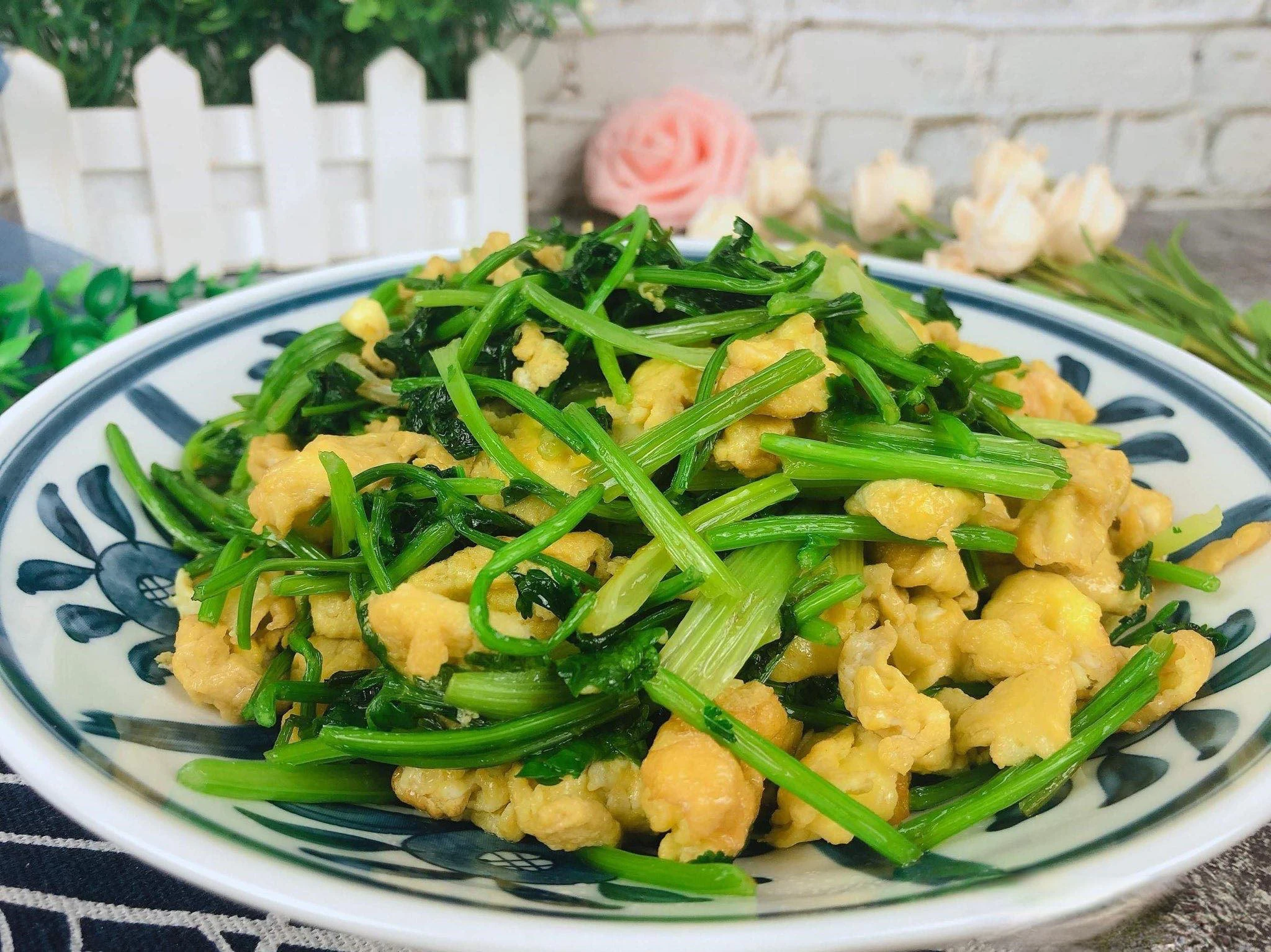 Không phải chiên, đây là 5 cách nấu món trứng ngon hơn thịt: Vừa đơn giản lại giúp bữa cơm thêm dinh dưỡng - Hình 7