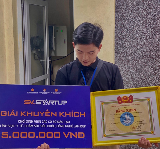 Nam sinh từng nhận học bổng trị giá 100 triệu đồng, tốt nghiệp thủ khoa - Hình 3