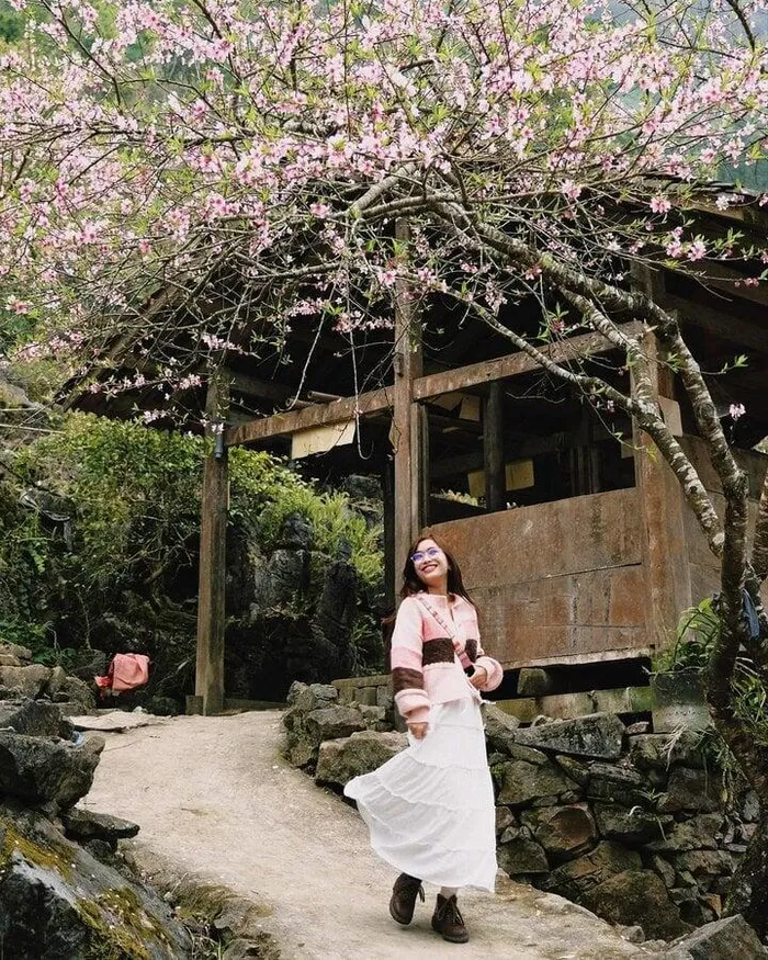 Ngôi làng địa ngục ẩn hiện giữa núi đồi Hà Giang: Đẹp mộng mị hớp hồn du khách - Hình 5