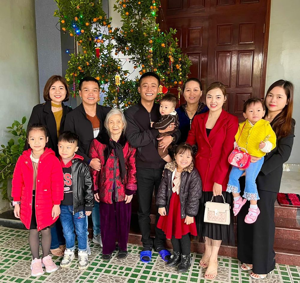 Nguyễn Thị Liệu: Mẹ ruột Quang Linh Vlog, mê tít Lôi Con, phúc hậu hệt con trai - Hình 5