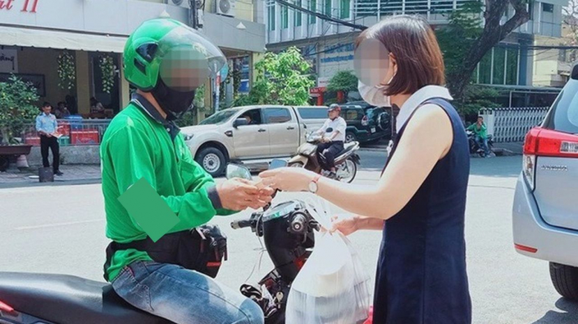 Tặng đồ ăn cho shipper, cô gái bất ngờ bị dằn mặt vì nghi là tiểu tam - Hình 1