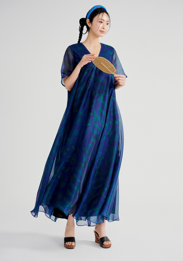 Váy suông họa tiết là món đồ bạn muốn sắm gấp lúc này - Hình 3