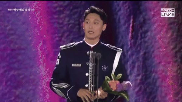 Lee Do Hyun - Lim Ji Yeon phát đường tại Baeksang: Tài tử công khai cảm ơn bạn gái, cười ngại khi thấy người thương - Hình 4