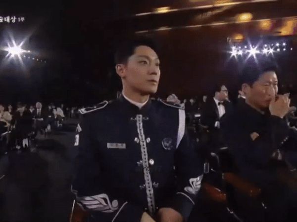 Lee Do Hyun - Lim Ji Yeon phát đường tại Baeksang: Tài tử công khai cảm ơn bạn gái, cười ngại khi thấy người thương - Hình 6