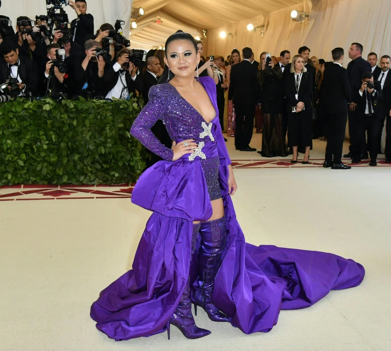 Lộ ngôi sao Thái Lan đầu tiên tham dự Met Gala, từng đụng độ Jennie trên thảm đỏ - Hình 1