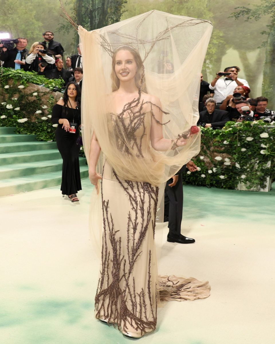 Những bộ cánh đỉnh nhất Met Gala 2024: Jennie lép vế trước loạt sao Hollywood - Hình 8