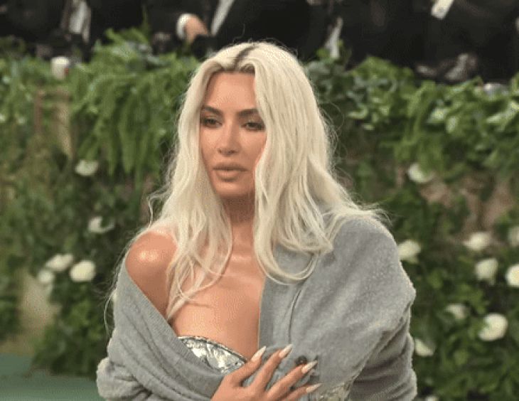 Chiếc váy khiến vòng eo khóc thét của Kim Kardashian - Hình 2