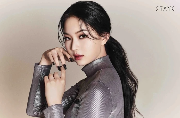 Isa (STAYC): Nữ idol sống thuần chay vì dị ứng 17 loại đồ ăn, visual phát sáng - Hình 1