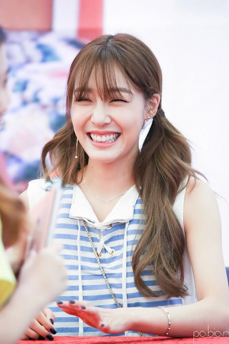 Tiffany Young: Từ mắt cười của SNSD đến scandal chính trị tan tành sự nghiệp - Hình 3