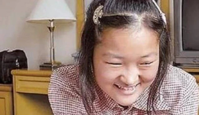Nữ sinh đi thi nộp giấy trắng, cả gan chỉ trích hệ thống giáo dục, nhận kết đắng - Hình 1