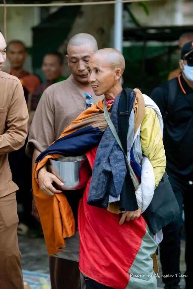 Sư Minh Tuệ lên sóng VTV lần 2, tiết lộ bất ngờ về thời gian khất thực trở lại - Hình 4