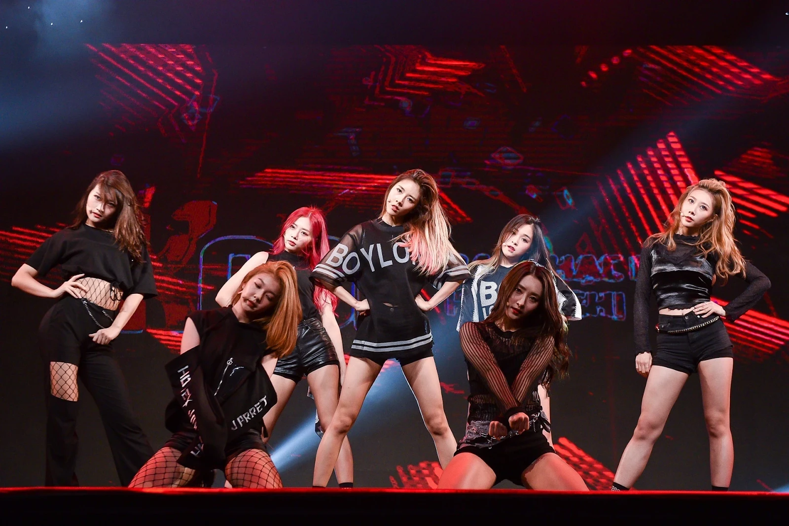 Dreamcatcher: Nhóm nhạc nữ quái dị nhất Kpop, phong cách rùng rợn không giống ai - Hình 6