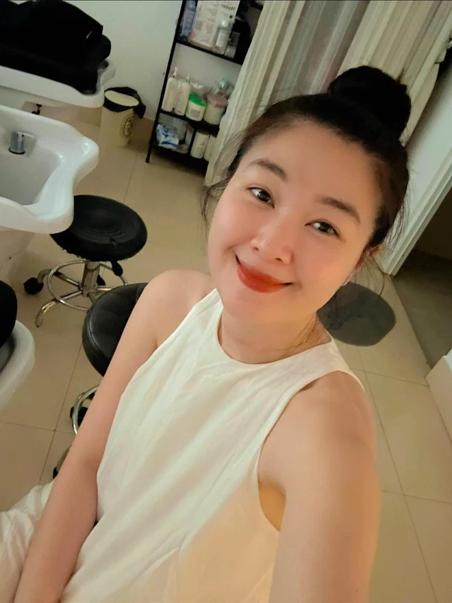 Huy Khánh bị vợ né mặt, lộ nghi vấn trục trặc hôn nhân sau 12 năm yêu không cưới - Hình 2