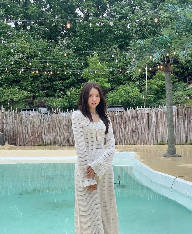 Lim Nayoung: Nữ idol xinh đẹp lại lận đận sự nghiệp, bị đồn hẹn hò Kim Soo Hyun - Hình 9