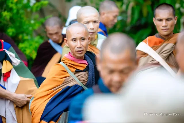 Sư Minh Tuệ bị lấy hình ảnh in áo bán ra thế giới, hét giá đến cả triệu đồng - Hình 6