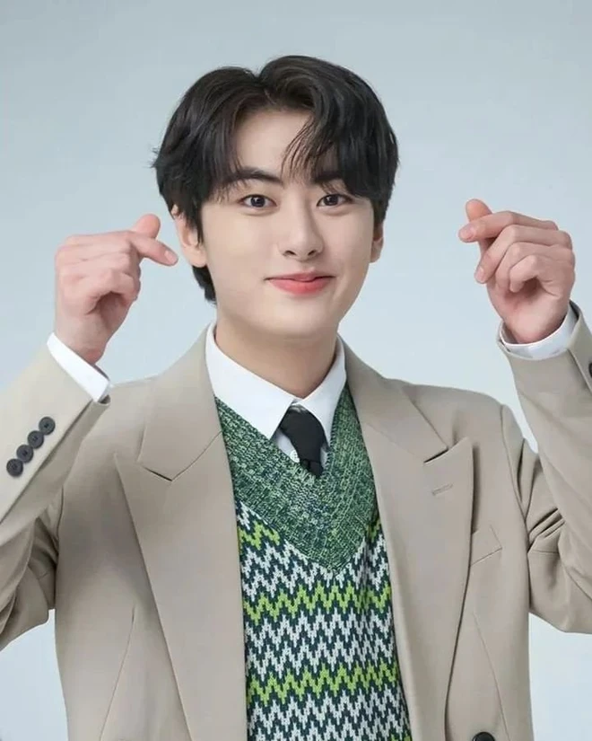 Lee Won Jung: Suýt làm em trai BTS, 8 lần từ chối HYBE, giờ đóng phim rác - Hình 4