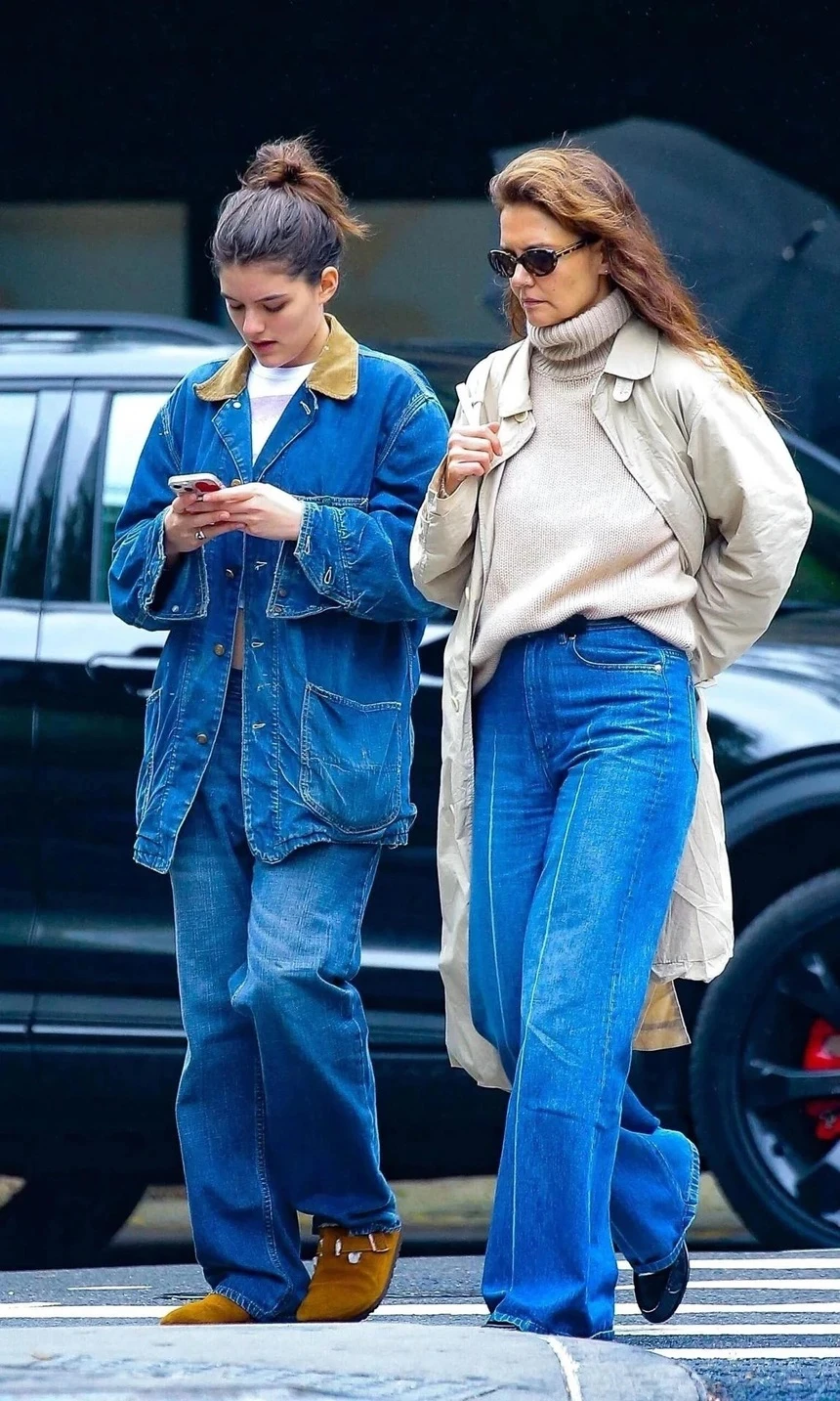 Suri Cruise bị mẹ Katie Holmes tố thói ăn cắp vặt, nhắm mắt cho qua vì 1 điều - Hình 6