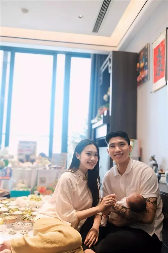 Đoàn Văn Hậu lỡ miệng gọi MC Quyền Linh là chú, liền bị chỉnh đốn - Hình 4